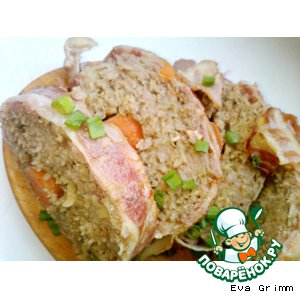 Мясной рулет с овощами в беконовой шубе