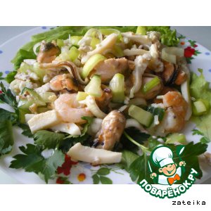 Салат из морского коктейля в рассоле