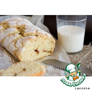 Кукурузный хлеб с красным луком и чесноком