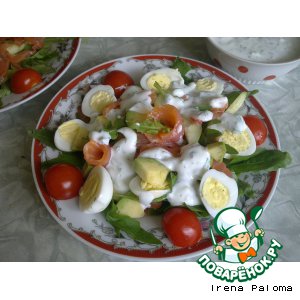 Салат с рукколой, авокадо и семгой