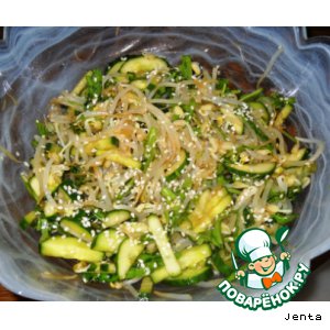 Салат с рукколой и проростками бобов сои