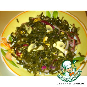 Салат из морской капусты и грибами и грецкими орехами