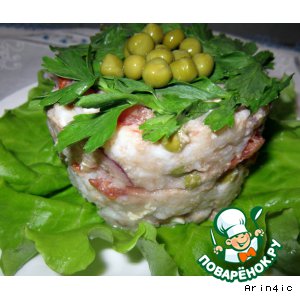 Салат из печени трески, с овощами и рисом