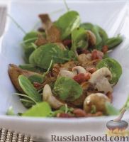 Теплый салат из шпината, мяса и грибов