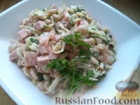 Салат из ветчины с консервированной фасолью