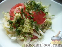 Салат из пекинской капусты с помидорами