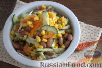 Овощной салат с фасолью и кукурузой