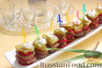 Канапе из языка, редиса и маринованных огурцов