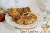 Штрудель с капустой и копченой грудинкой