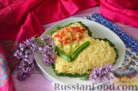 Салат с копченой курицей, кукурузой и сыром
