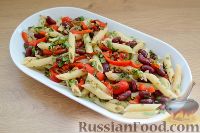Пенне с фасолью, маринованным перцем и орехами