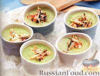 Холодный суп с огурцами и мясом крабов