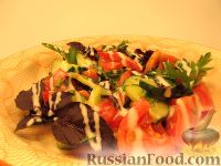 Простой овощной салат с изюмом
