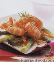 Лангустины со спаржей и морковью