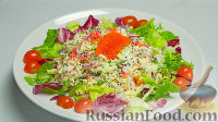 Крабовый салат с морской капустой и маринованным имбирем
