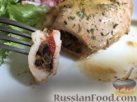 Рулеты из куриного филе с грибами и помидорами