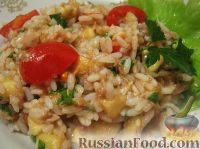 Салат из тунца с рисом, помидорами и бананами