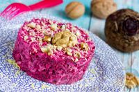 Салат из свёклы, с орехами и семечками
