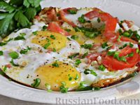 Яичница с помидорами и луком