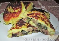 Картофельные пирожки с колбасками и зеленью