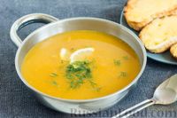 Чечевичный суп-пюре с помидорами и сырными гренками