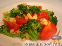 Салат из брокколи, с помидорами и кедровыми орехами