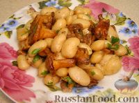 Соте из фасоли с лисичками