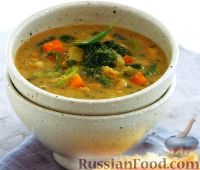Фасолевый суп с овощами и соусом песто