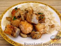 Жареная семга с грибами