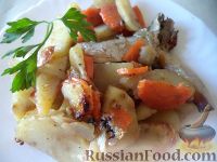 Скумбрия, запеченная с овощами