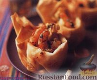 Слоеные мешочки с рыбой и креветками