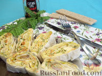 Рулет из лаваша с курицей, яйцом и корейской морковью