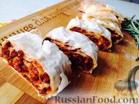 Штрудель с соусом болоньезе