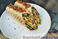 Ролл из тортильи, с рисом, омлетом и сёмгой