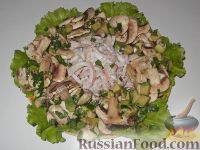 Салат из кальмаров с шампиньонами и авокадо